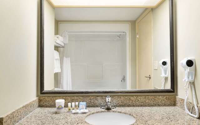 Days Inn by Wyndham Orillia