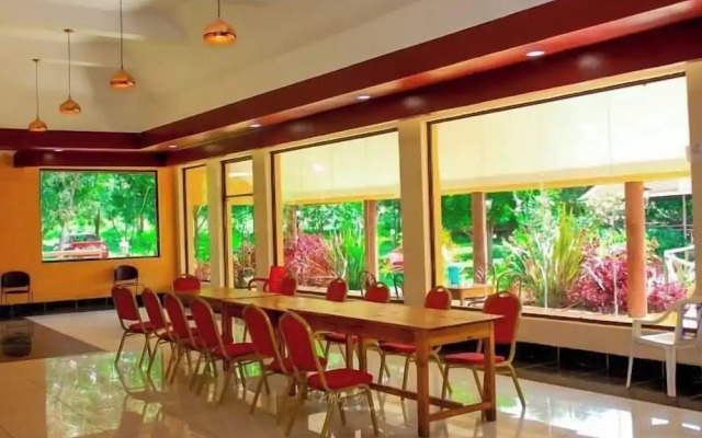 Lee Njiru Resort