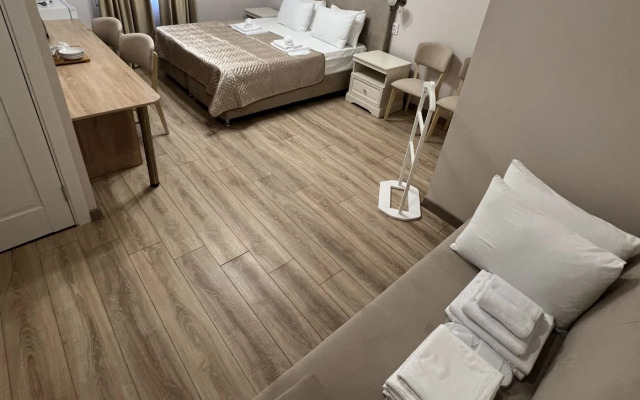 Дельфин-море (Сухум)