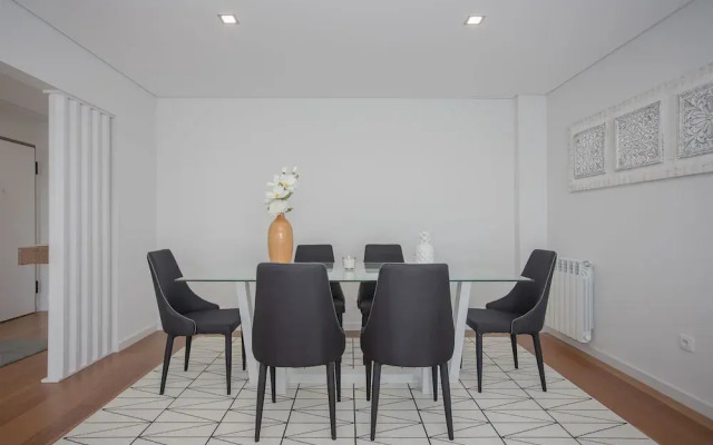 Liiiving - Luxury River View Apartment III