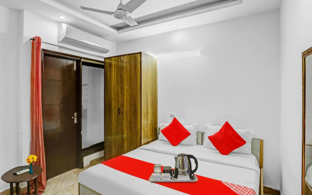 OYO Flagship 70300 Premium Inn