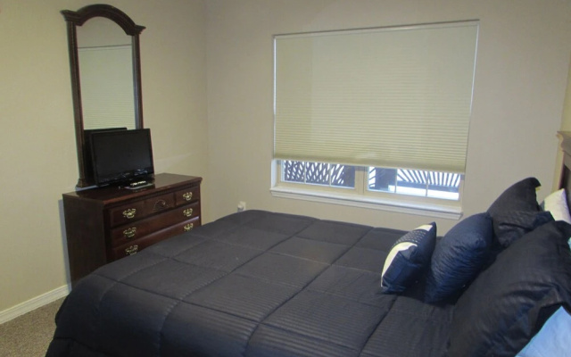 Condo A-5 3 Bedroom Condo by Redawning