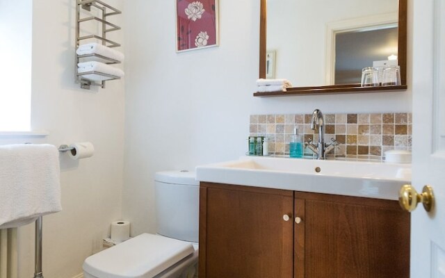 Middle Holly Cottage