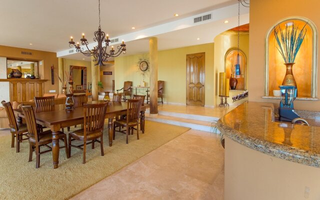 Large 7 Bedroom Home That Fits 18 W/ocean Views at Villa las Flores