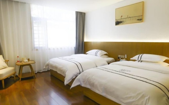 Yinlu Bedroom Fenghuang Hongqiao Shop