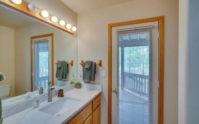 Sunriver Getaway w/ Sharc Waterpark Passes!