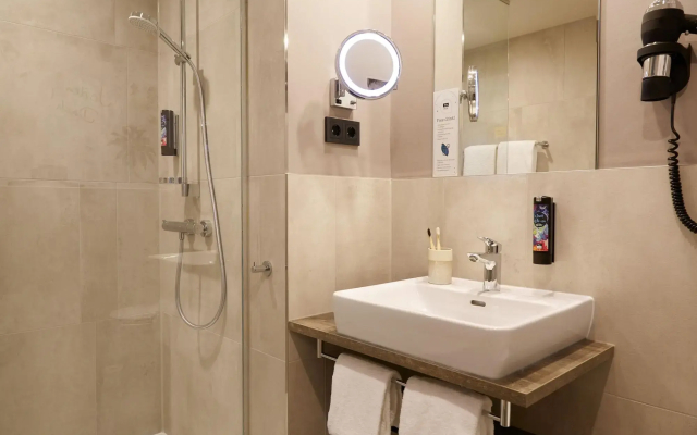 Holiday Inn - the niu, Hub Dusseldorf Messe by IHG