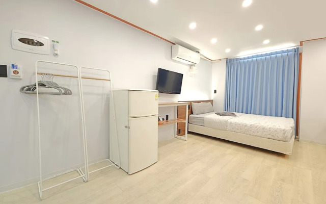 OYO Rooftop Hostel