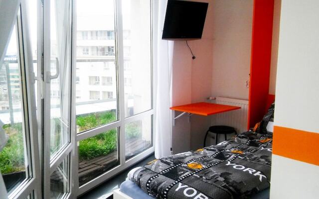 Walk distance to mokotow business park