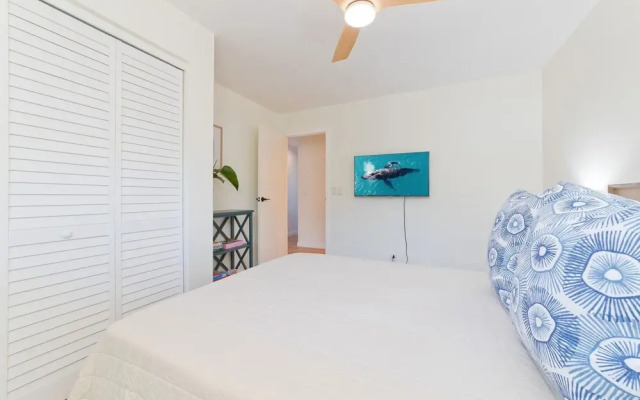 Kona Palms 304 2 Bedroom Condo by RedAwning