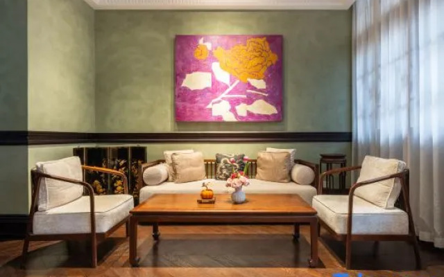 Blossom Manoir Lujiazui · Oriental Treasury