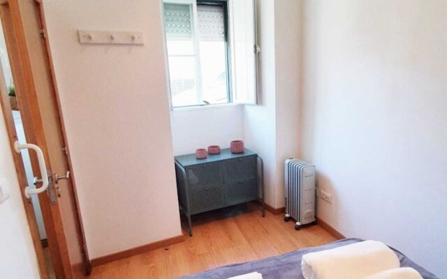 GuestReady -- Cream and Wood Stay in Alcântara