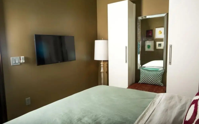 80 LEX 202 Iconic Location Park Free Off Street