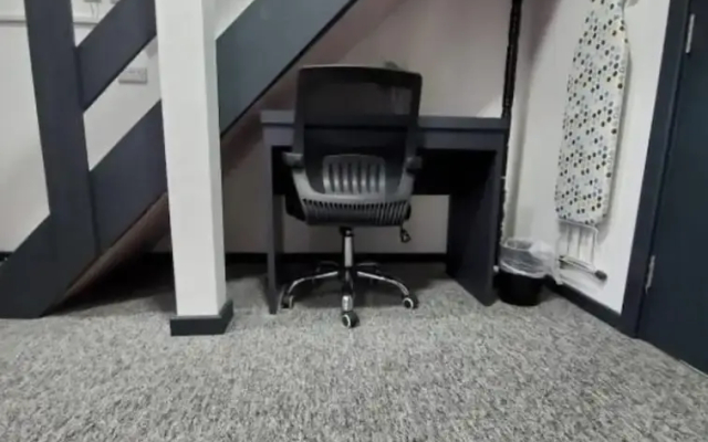 1 Bed Flat - Sleeps 2 - Parking - Balcony - Wifi