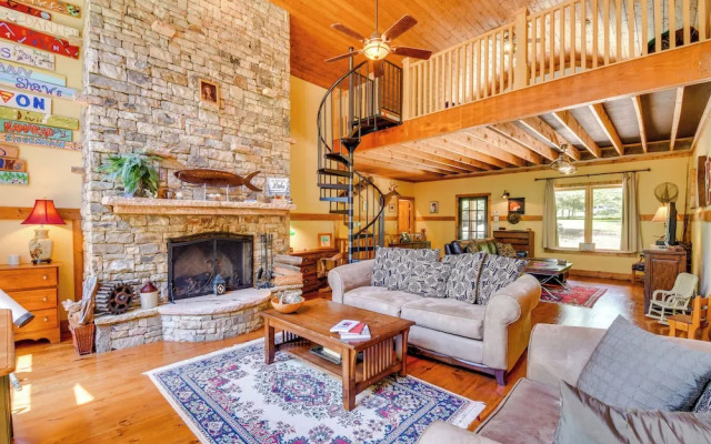 Dog-friendly Lavonia Home w/ Dock & Lake Access