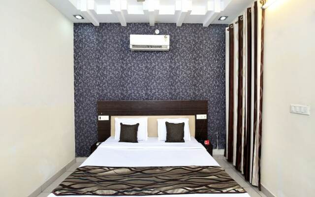 OYO 11844 Silver Star