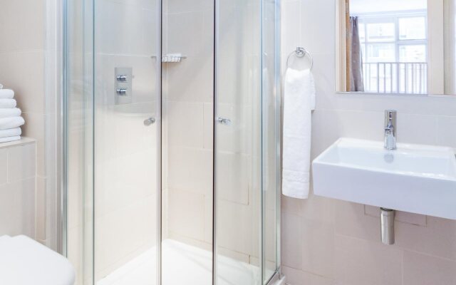 Avni Kensington Hotel