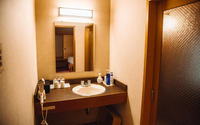 Ikuji Onsen TANAKAYA – Bathroom – Kurobe