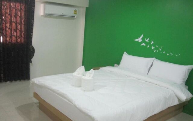 Issara Na Nakhon Living Hotel