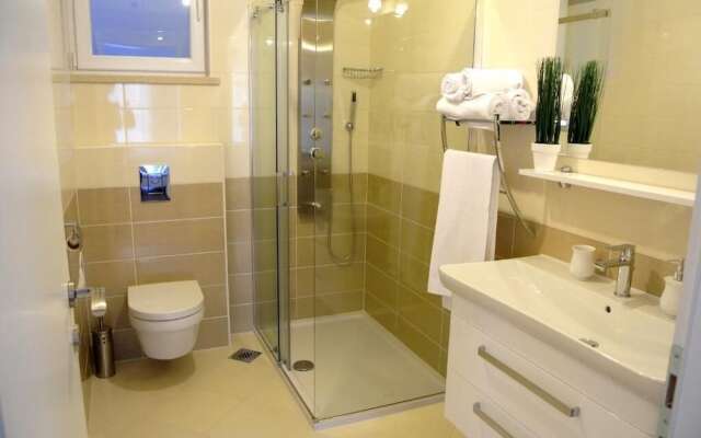 55 & 54 Stairs Apartments