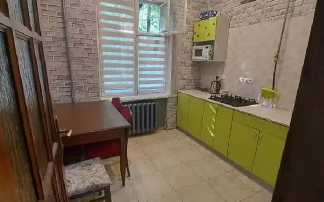 Family House Furnished room on Independence Avenue