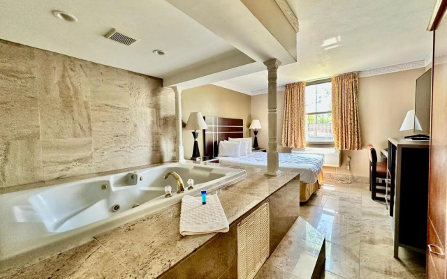 Townhouse Inn & Suites