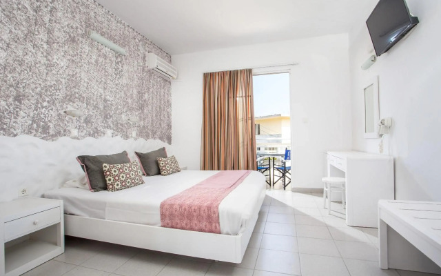 Tinas Plus Hotel