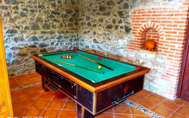 Casa Amplia Con Jardín Y Aparcamiento G-100147