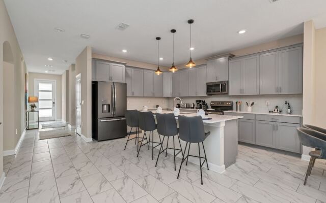 Edgy, Modern 6 Bed 5 Bath