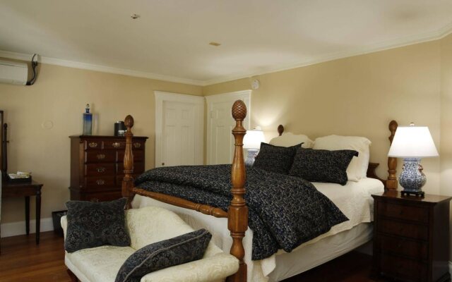 The White House Inn