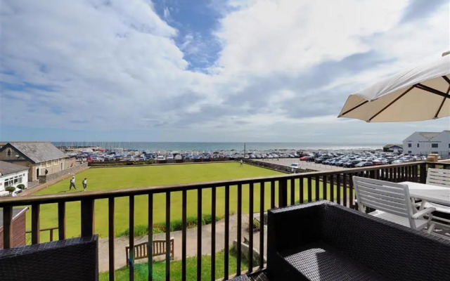 8 Bowling Green Chalets