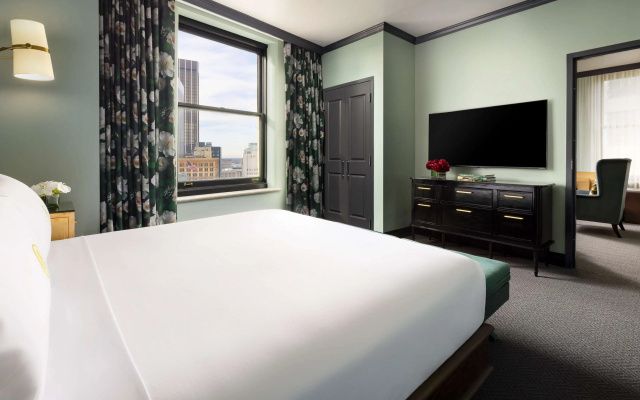 The Candler Hotel Atlanta, Curio Collection by Hilton