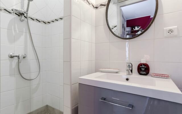 Amazing Holiday Home With Pool in Aix-en-provence