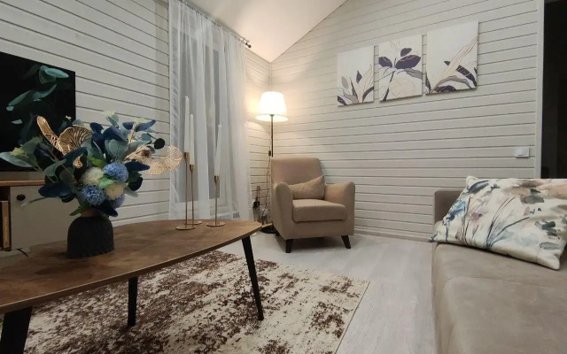 Sreda Green Lounge (Barnhouse 394)