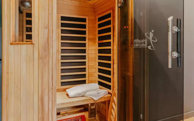 The Break Pool Spa Sauna Beach