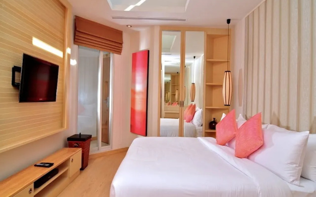 Beachfront Phuket Seaview Suites