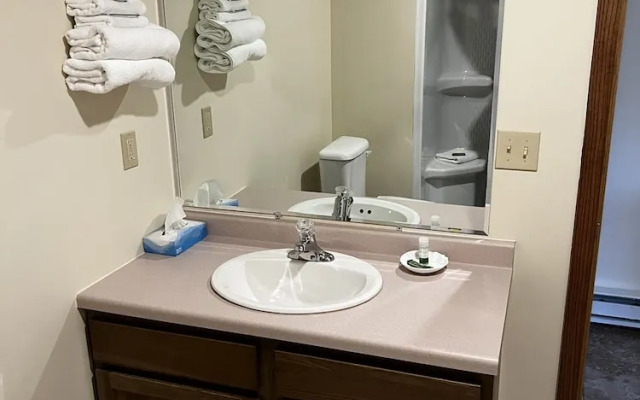 Lincoln Host Motor Inn