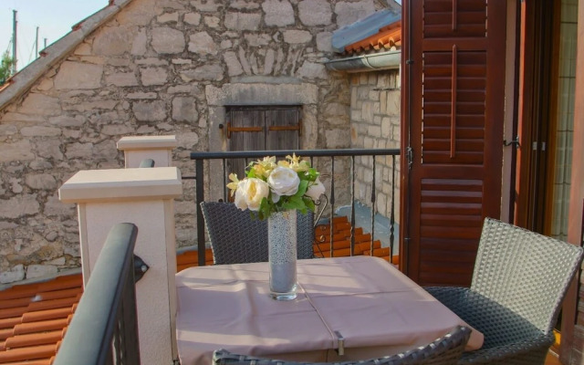 Daira - Great Location - A3
