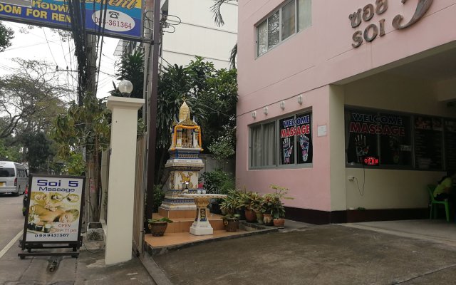 Soi 5 Apartment