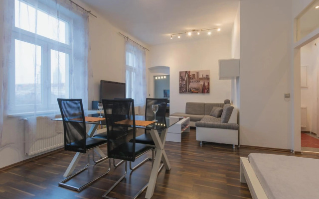 Spacious Apartment in Center with Terrace