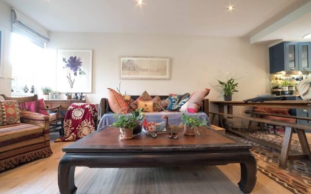 Cosy And Beautiful 4br House
