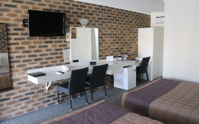 Top Of The Town Motel – Guest Rooms – Inverell
