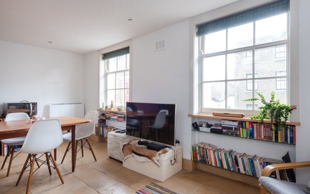 Perfectly Placed Central London Flat for 2