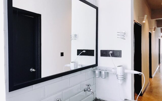 Dimple.Life - Hostel