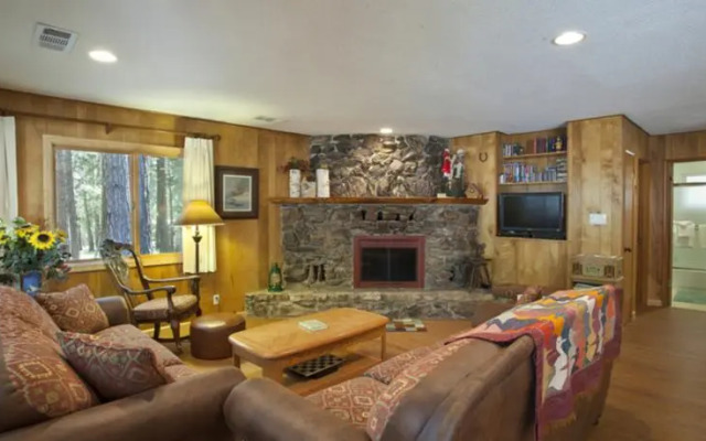 RedAwning Cabin #33A Bus Stop