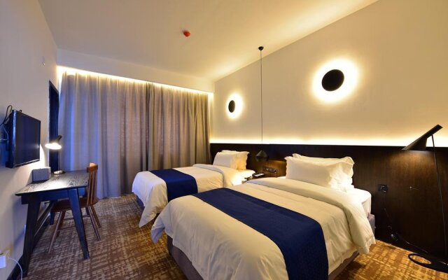 Sweet Valley Foso Hotel