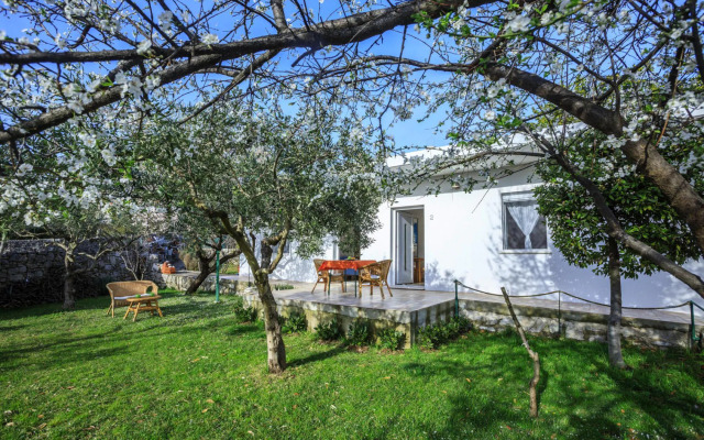 Bungalow In Sumartin, With Garden, Near The Sea