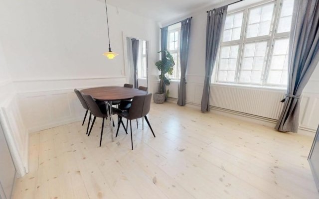 189M2 New Luxury Apt - City Centralprof Cleaning