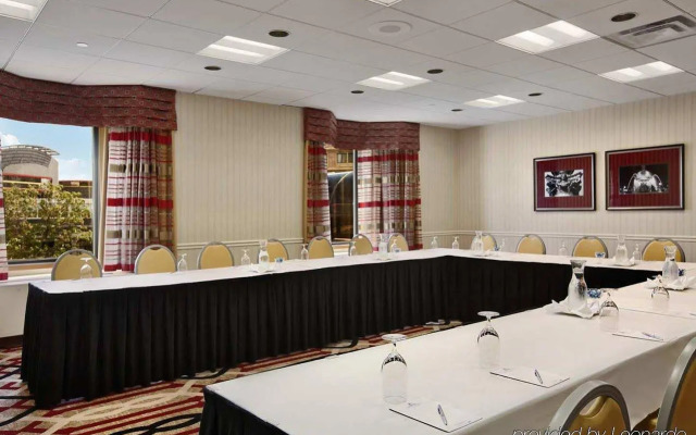 Hilton Rosemont Chicago O'Hare