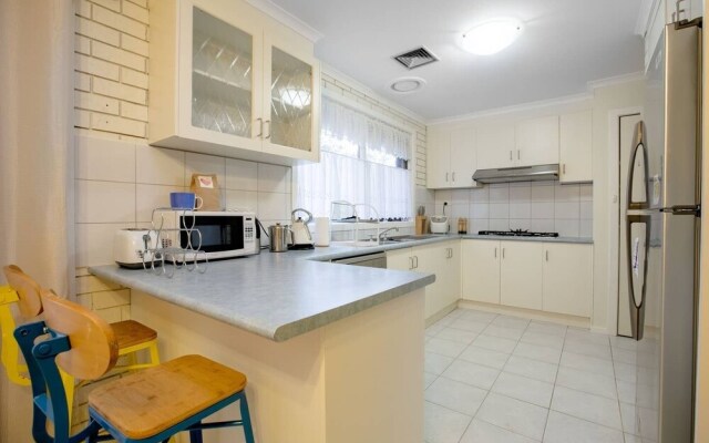 Quiet & Peaceful 3bed2bath Home @keilor Downs